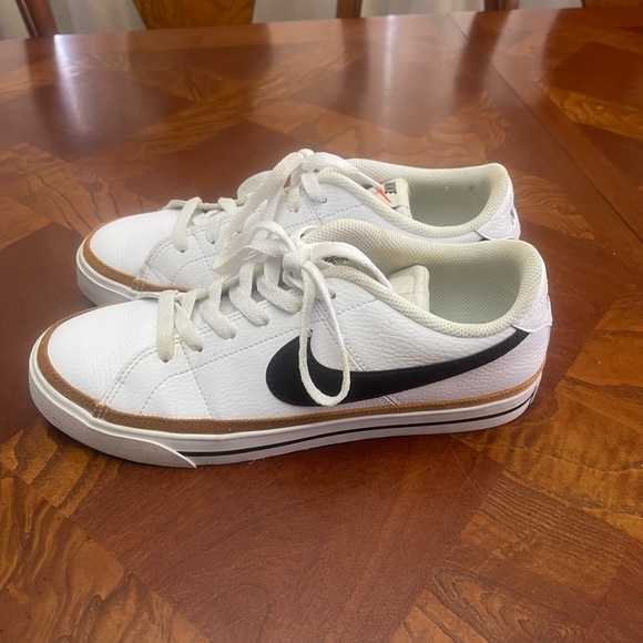 Nike sneakers! - Picture 1 of 2